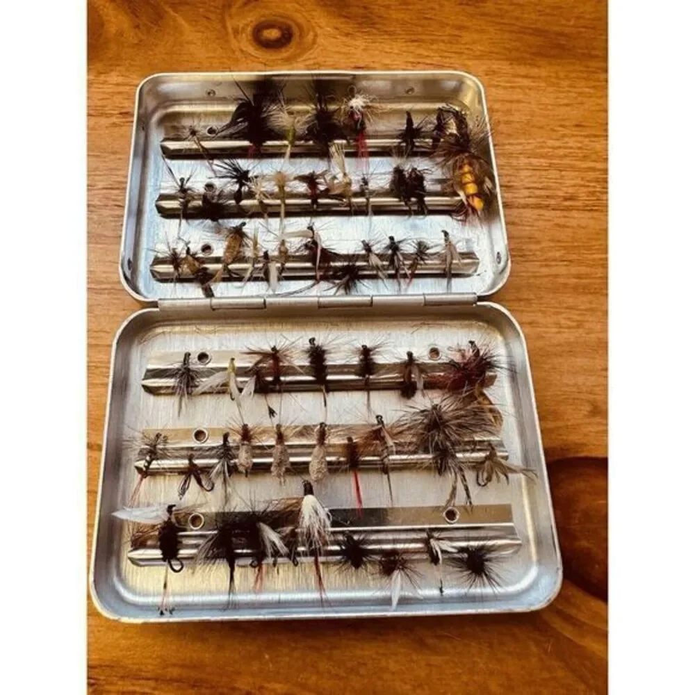 Perrine #66 Aluminum Sterling Quality Tackle Fly Box W/Over 50 Flies Pocket Size
